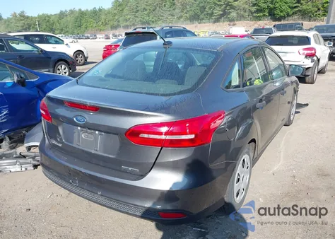 2016 Ford Focus S z USA, uszkodzony, nr VIN 1FADP3E21GL228001